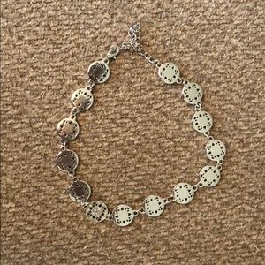 Silver chocker necklace